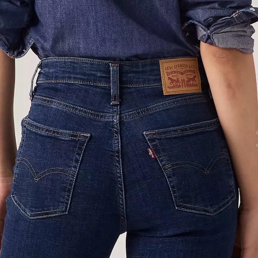 LEVI’S 725 HIGH RISE BOOTCUT WOMEN'S JEANS - Picture 7 of 12